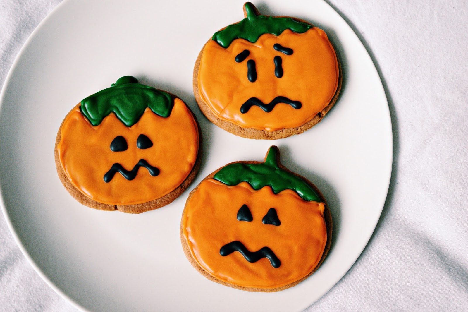 halloween decorated pumpkin cookies 