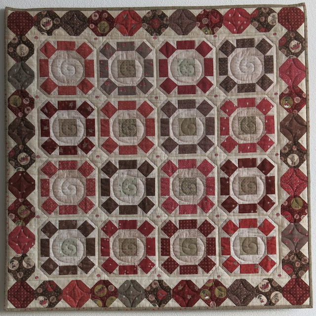 Christmas quilt - Rolling Stone traditional block - Lynette Anderson collections