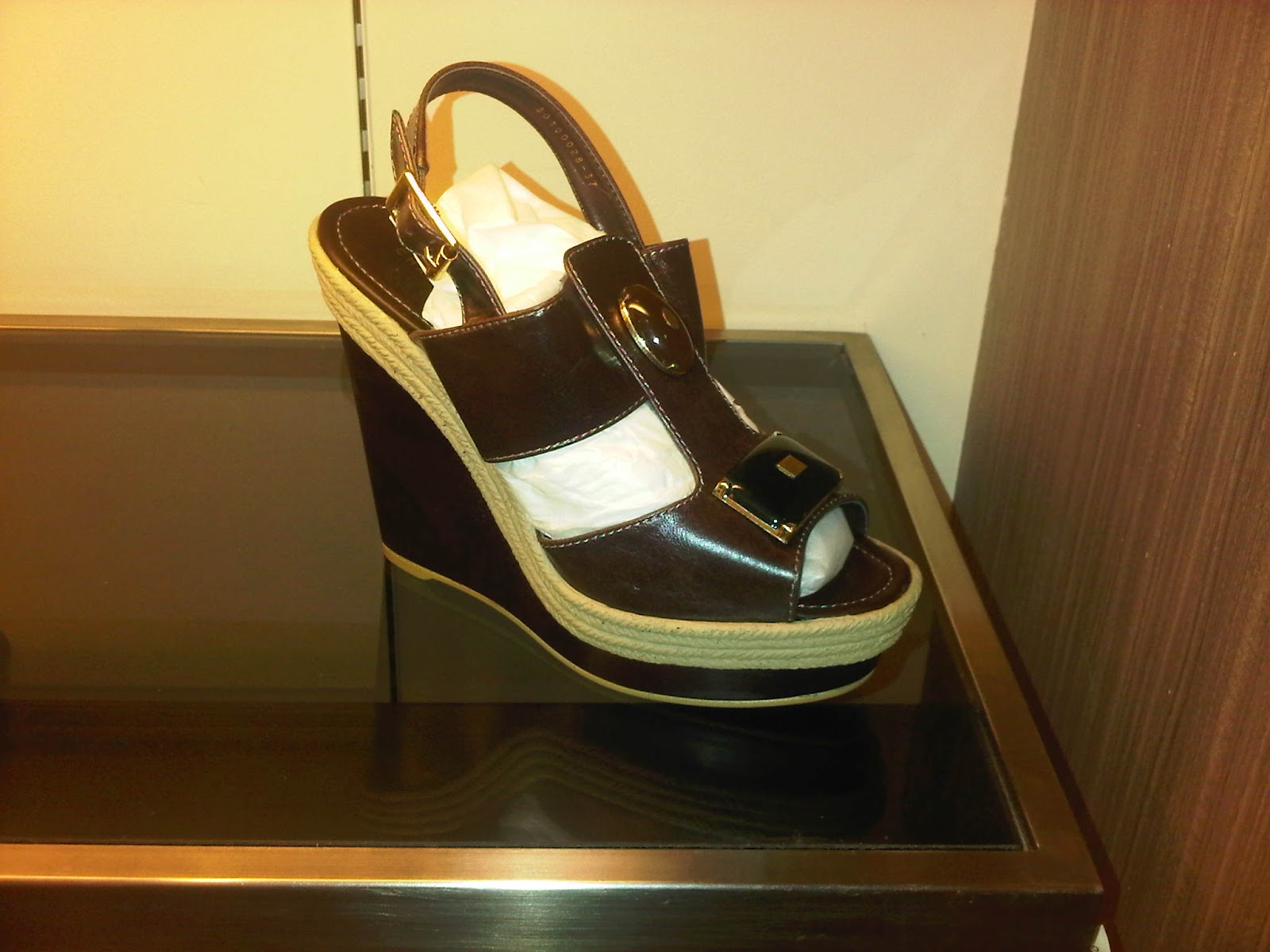DDFashion: CHARLES & KEITH SANDALS