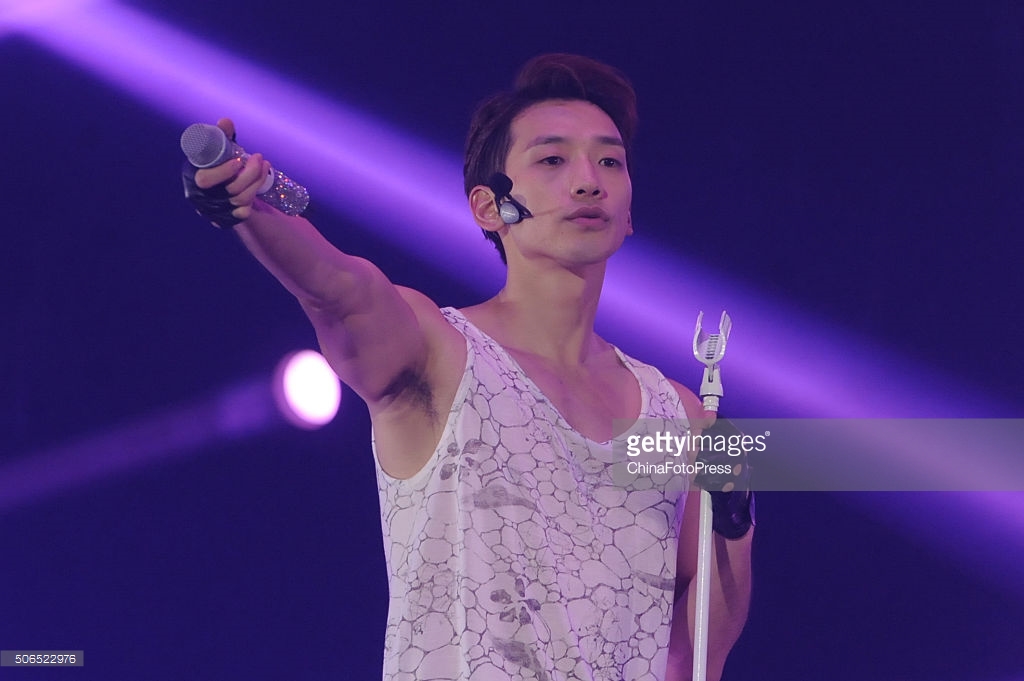 http://3.bp.blogspot.com/-WSkzndRwkuM/VqXRXKD6D4I/AAAAAAABQxg/LzAEdkb1IQo/s1600/south-korean-singer-rain-performs-onstage-during-his-concert-the-picture-id506522976.jpg
