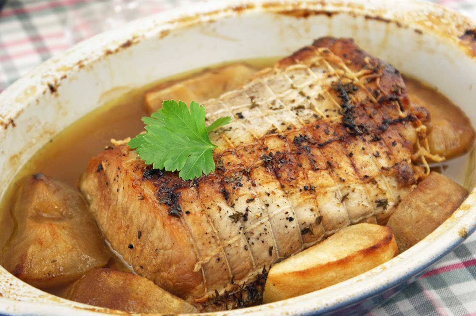 Как вкусно приготовить свиную шейку в духовке