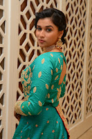 Actress Mannara Chopra Glamorous Photo Shoot HeyAndhra