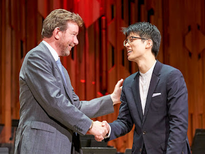 Pianist Joon Yoon receiving the Guildhall School Gold Medal in 2018 Pianist Joon Yoon receiving the Guildhall School Gold Medal in 2018