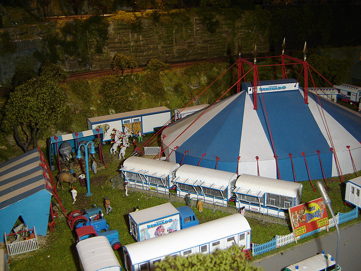Circusmodellbau: Circus Bernado 1:87