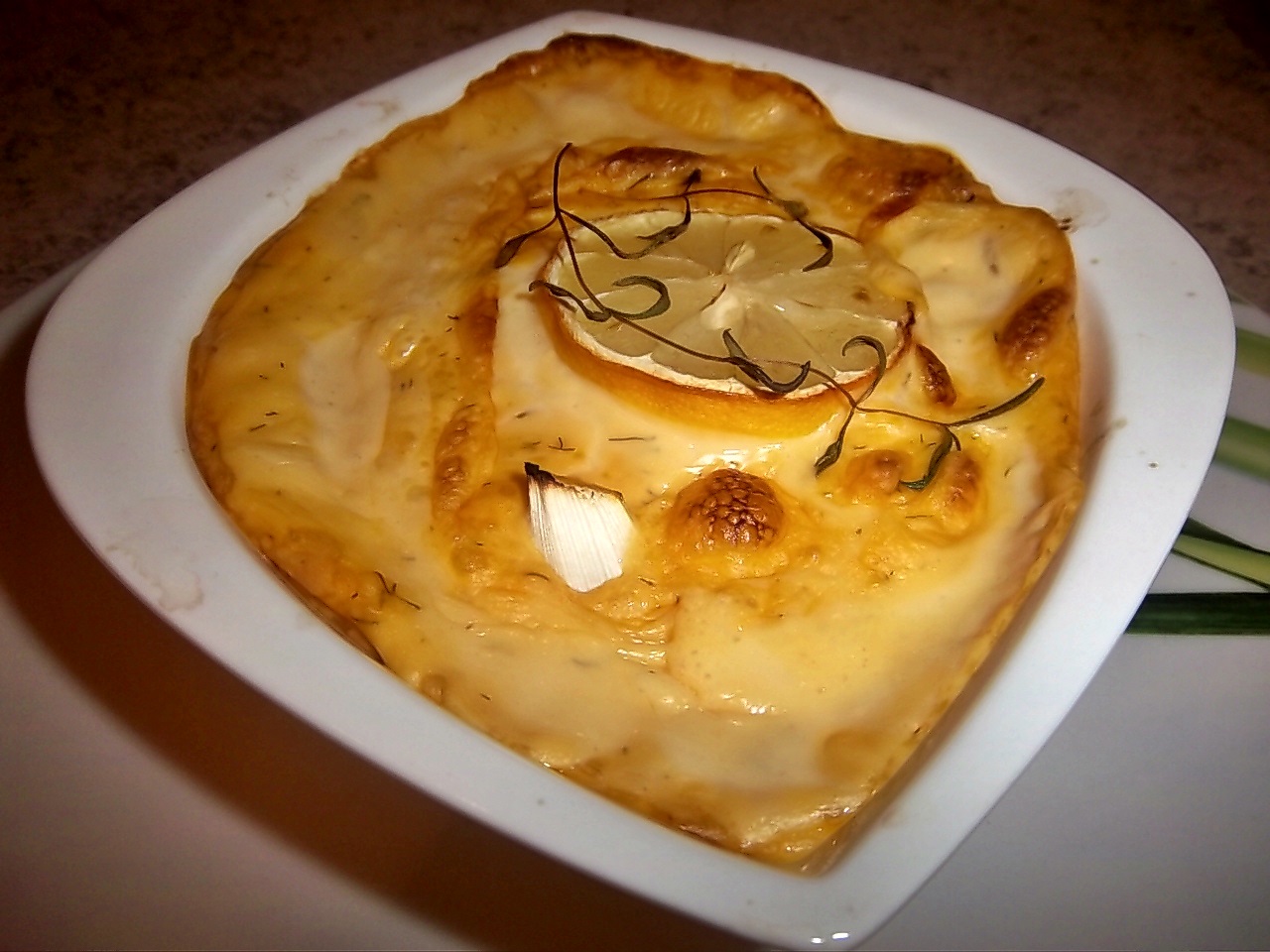 Spargel-Lachs-Gratin mit Zitronen-Butter