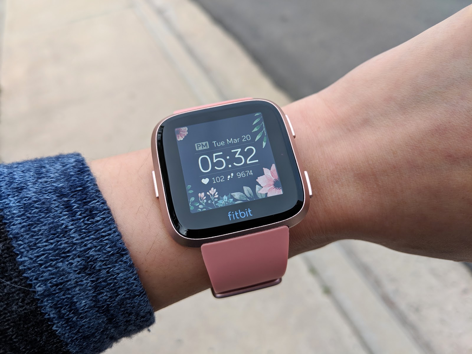 é è± èªã: ãfitbitãæ´èµ·ä¾èæé»æ± åèä¹
çæºæ
§å¥åº·ç®¡çæé¶ fitbit Versa