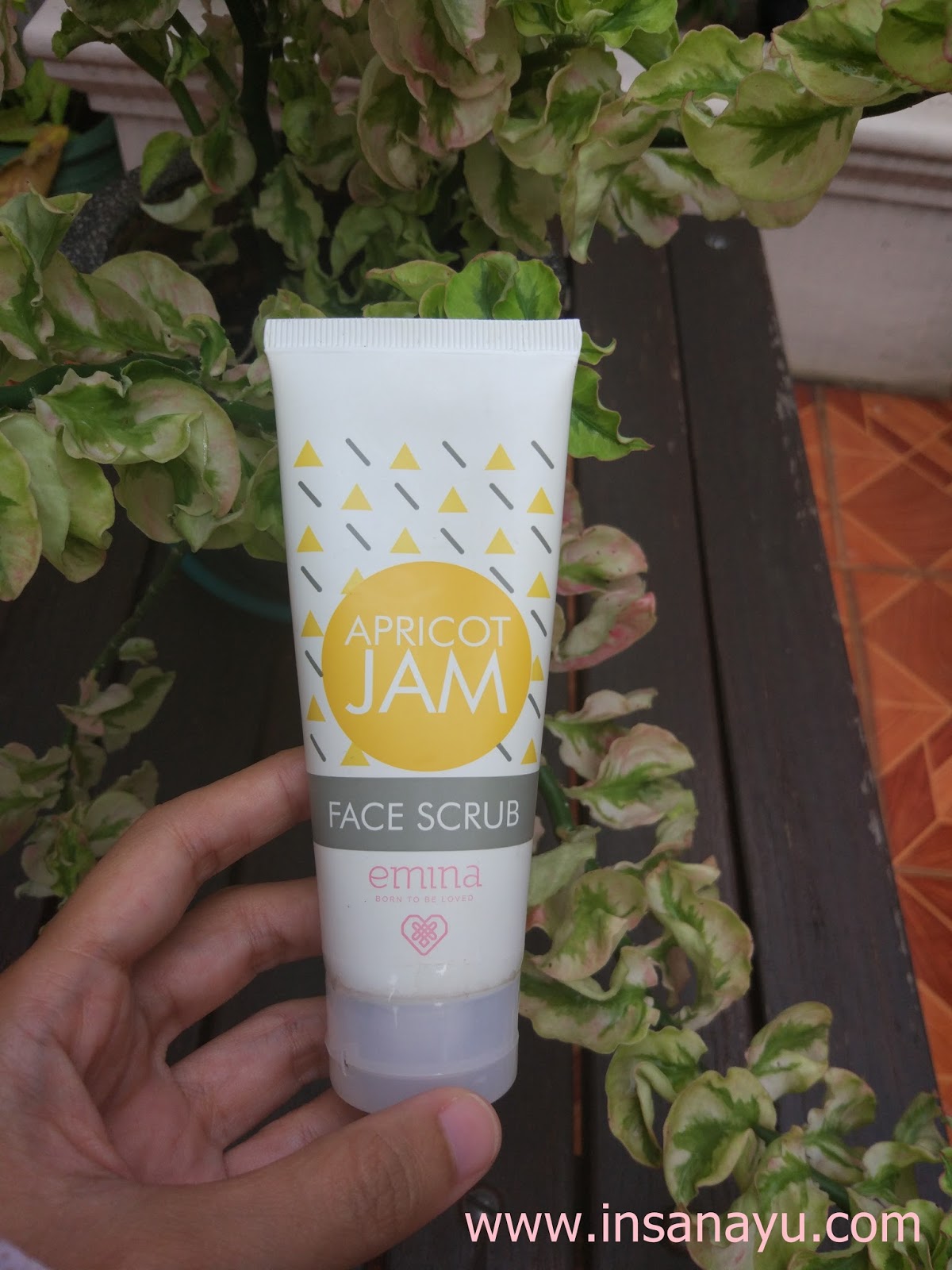 [Review] Emina Apricot Jam Face Scrub Kimi's Akademos