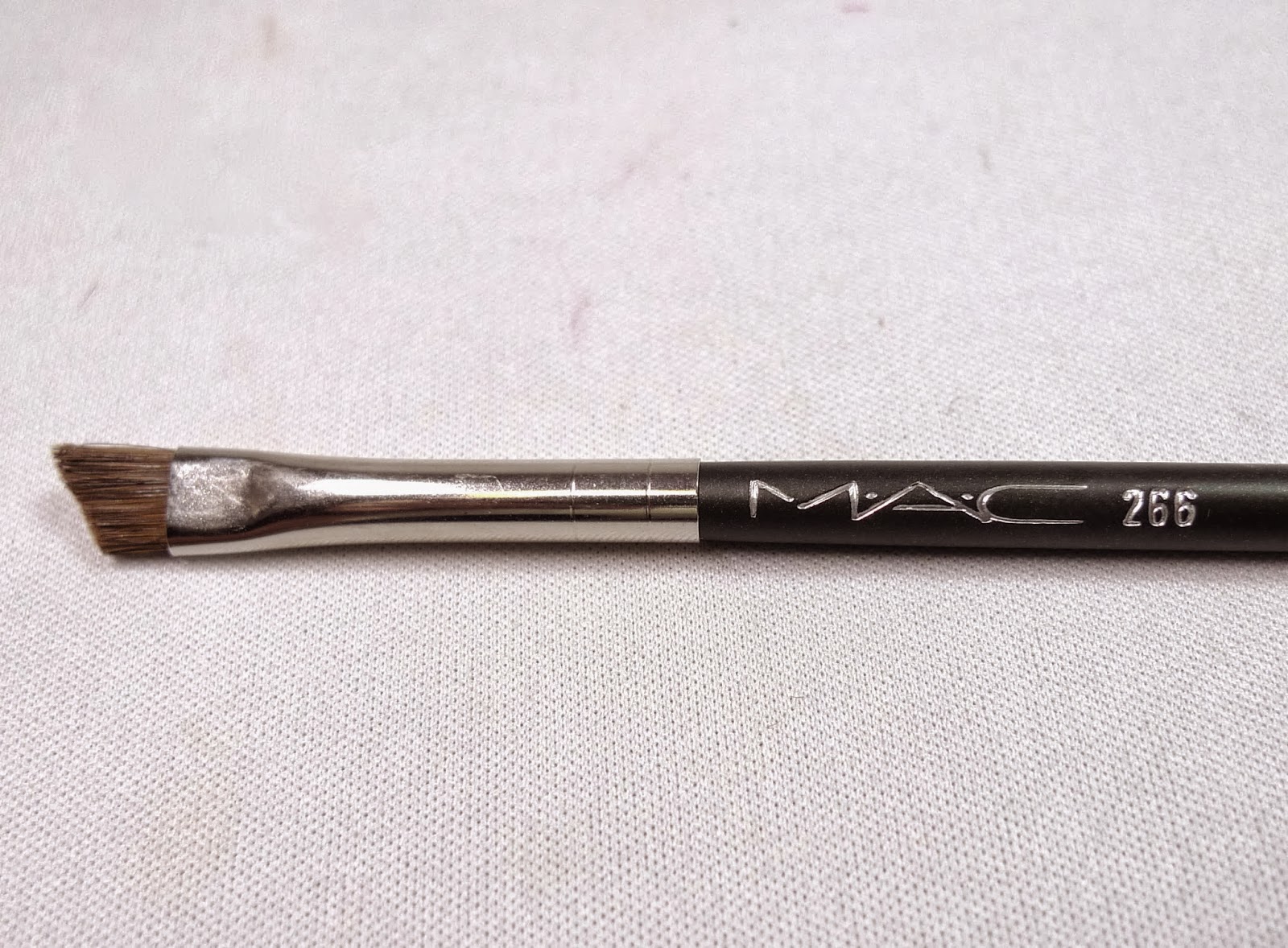 MAC 266SH SYNTHETIC Small Angle Brush. NEW AUTHENTIC