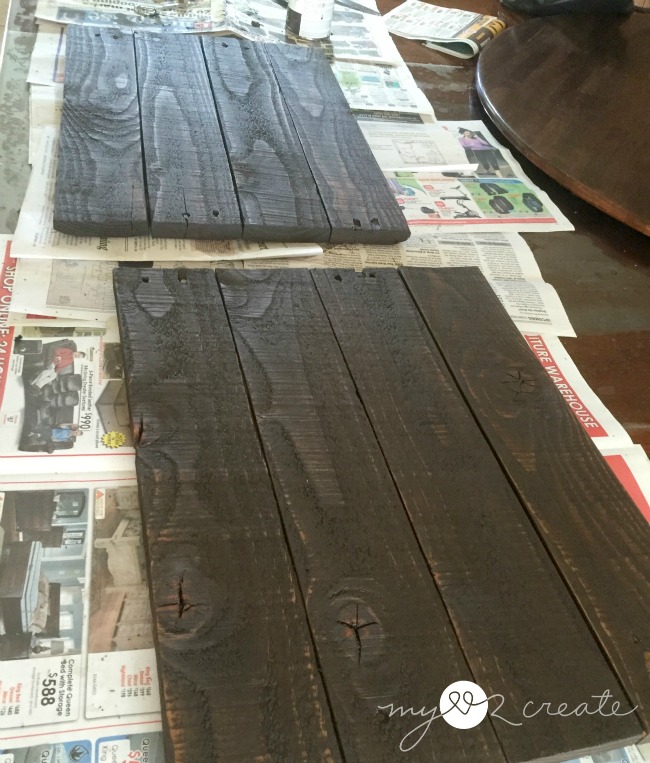 Staining pallet wood frame backdrop