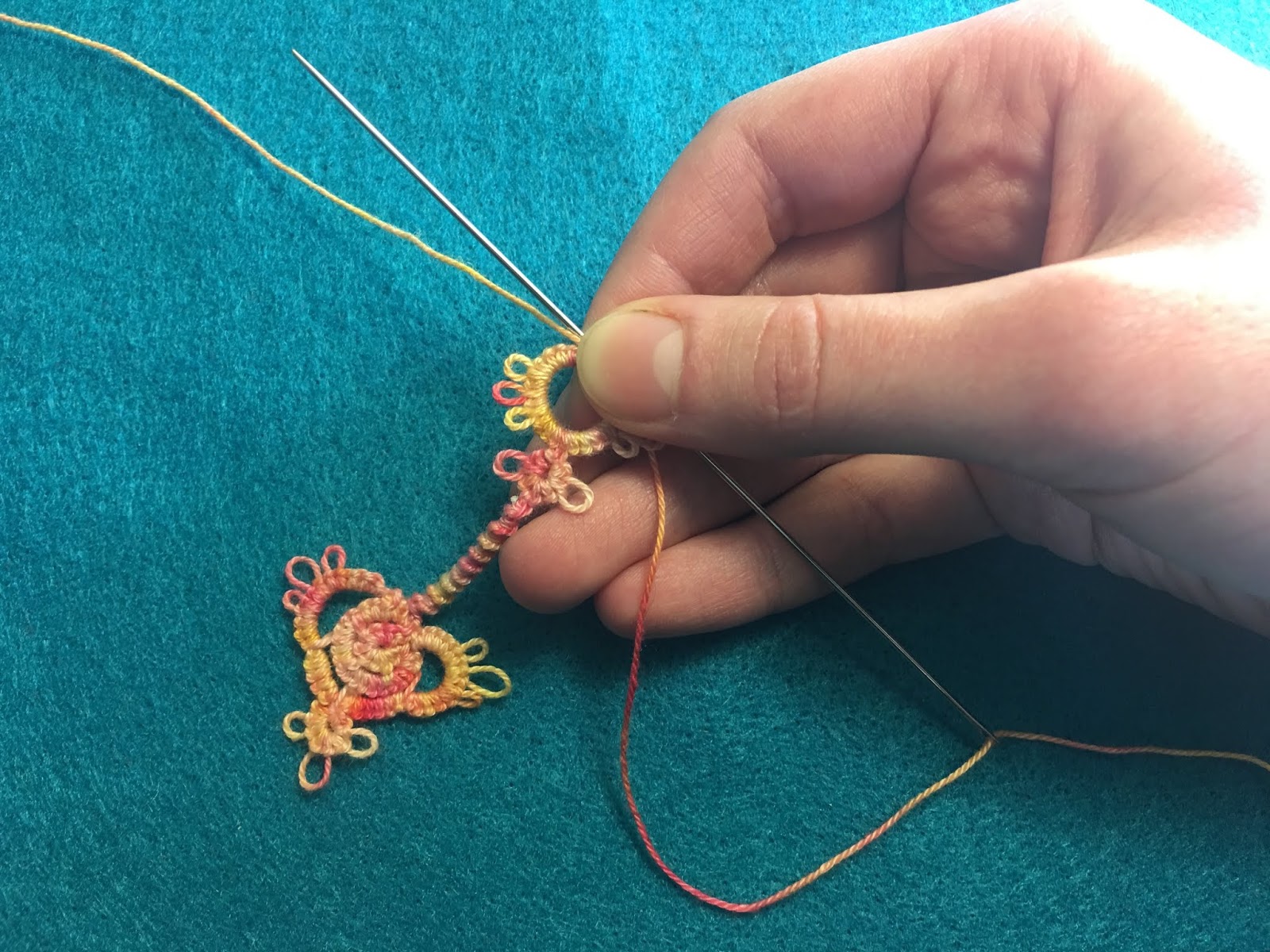 Yarnplayer's Tatting Blog: Tatting a mock ring with bead in center