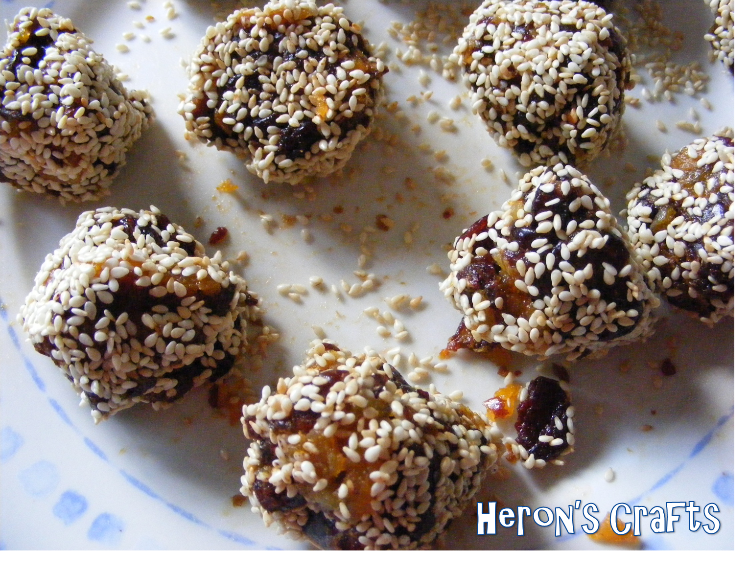 Heron's Crafts Dried fruit balls