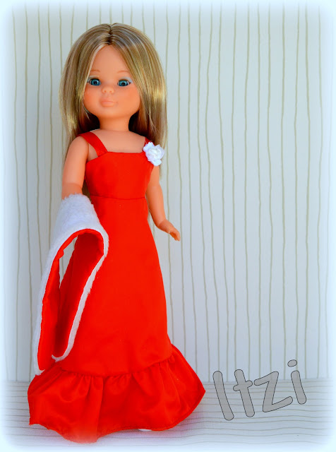 Conjunto Estoril de Ninua Creaciones marco para la muñeca Nancy de Famosa