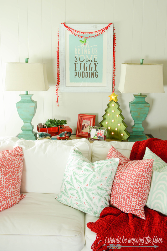Vintage Christmas Decor in the Family Room | Fun and simple ideas to add a vintage holiday touch to your home's decor.