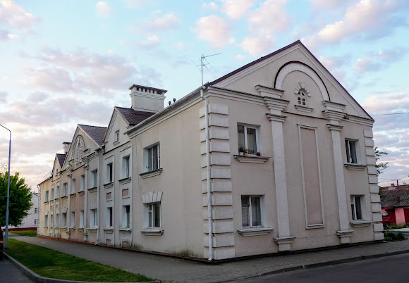 Лунинец. Площадь Ленина, 7. Жилой дом Лунинец. Площадь Ленина, 7. Жилой дом