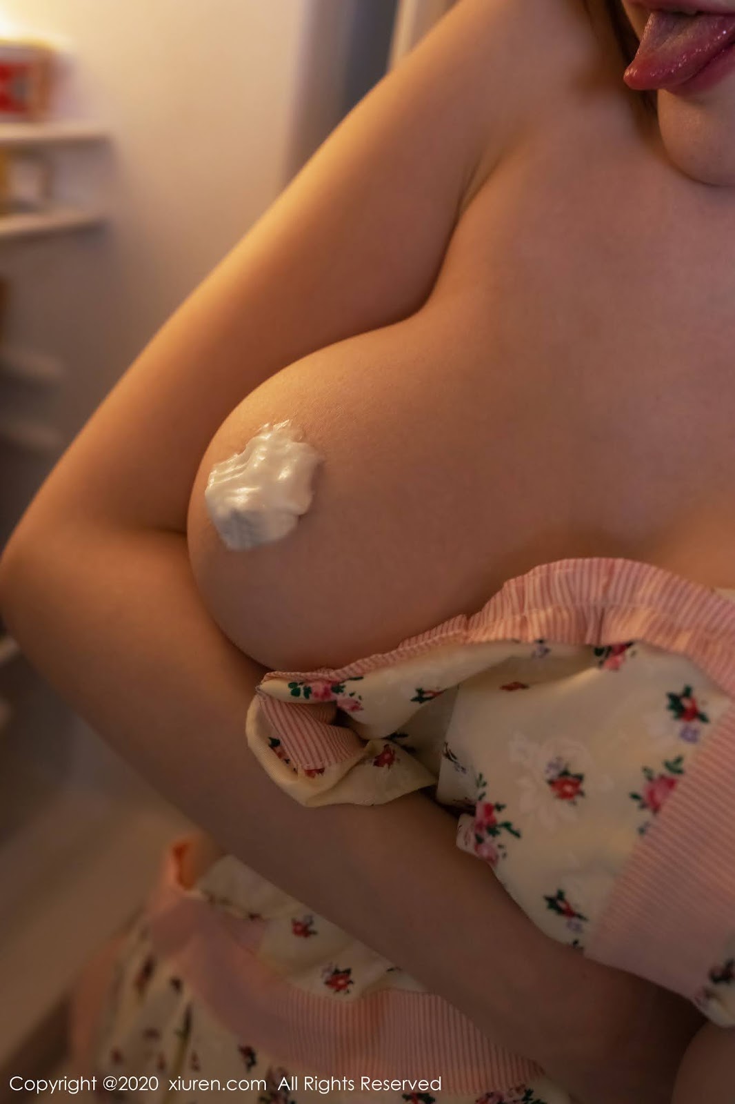 알몸 에이프런에 크림