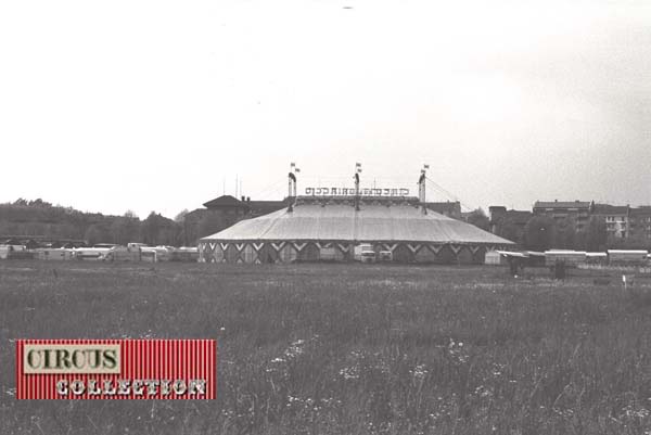 vue panoramique du cirque et des installations du Cirque Moira Orfei 1971
