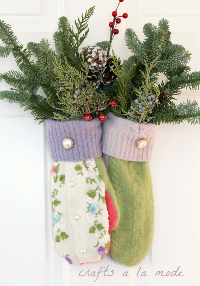 How to Use Mittens as a Door Decoration Crafts a la mode