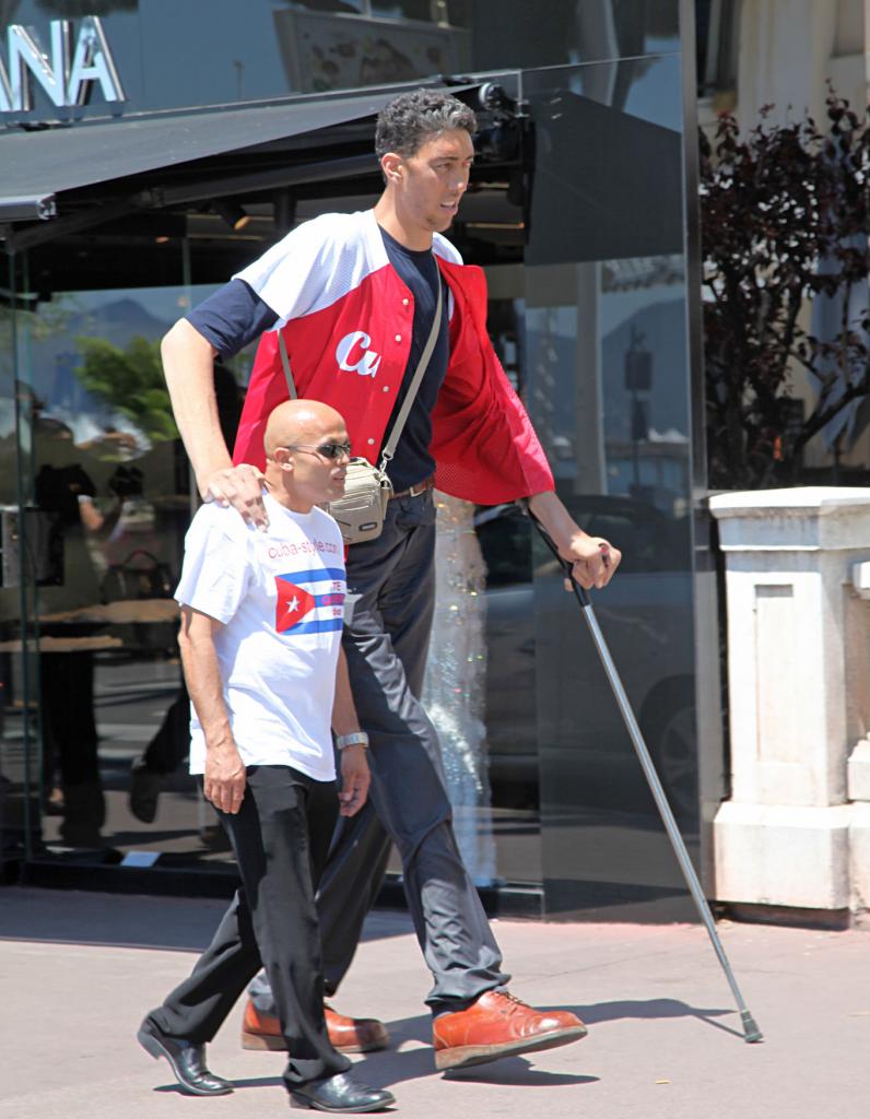 Tallest Man In The World 2025 Bobbie Christina