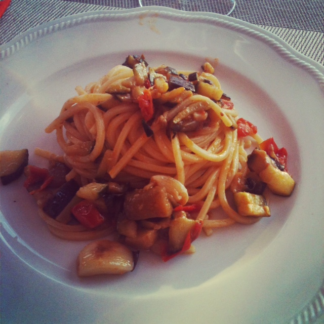 La Cuoca In Viola Spaghetti Alla Chitarra Con Vongole Melanzane Zucchine E Pomodorini