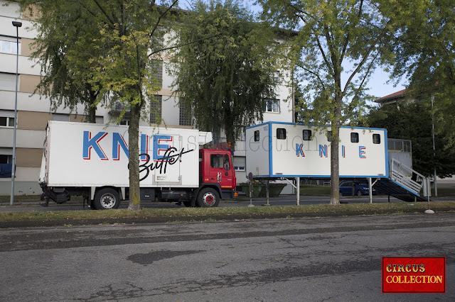 Des wagons en gare de Bulle à la place du Russalet, installation des roulottes. ( Bulle le 24 septembre 2018 ).  photo Philippe Ros