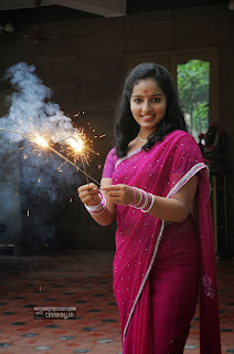 Malavika-Menon-Stills-in-Saree-at-Vizha-Movie-Team-Diwali-Celebration