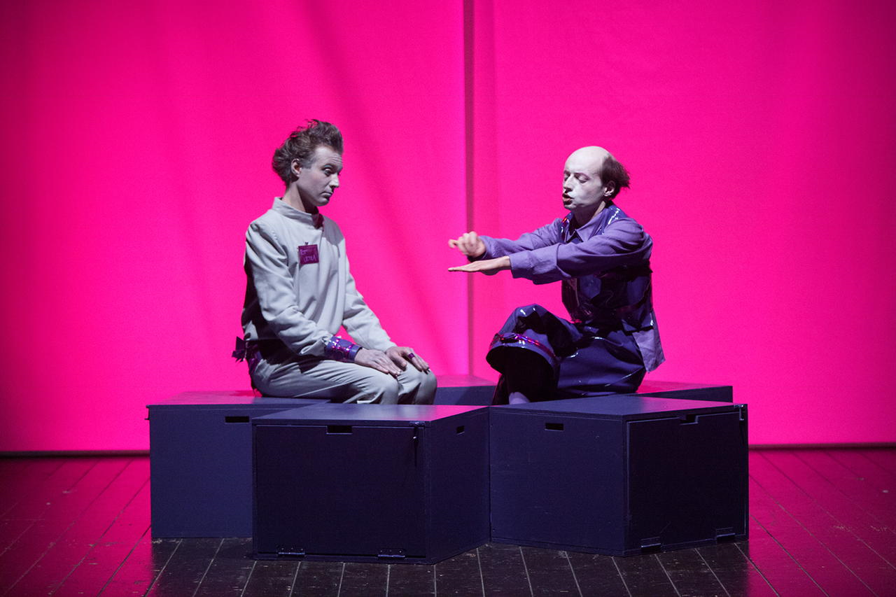 L Uomo Di Fumo Drammaturgia E Regia Di Aniello Mallardo