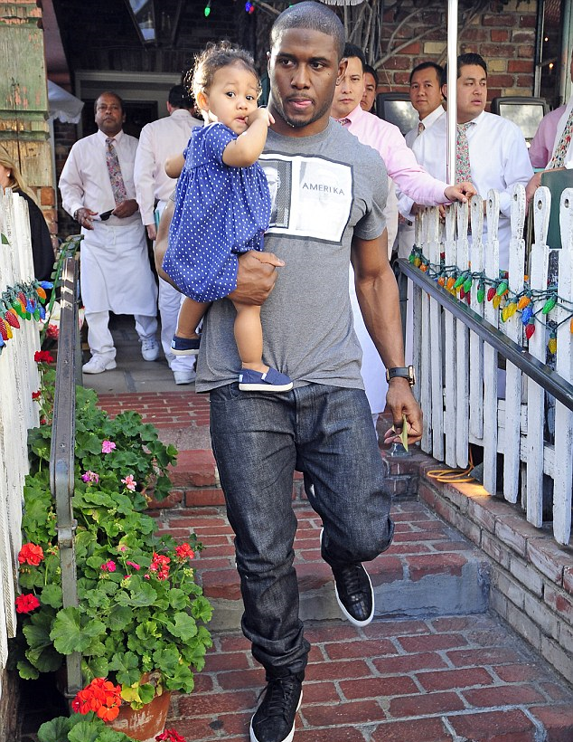 Kemi Online ♥ Reggie Bush Shows Off Adorably Cute Daughter Briseis At The Ivy 