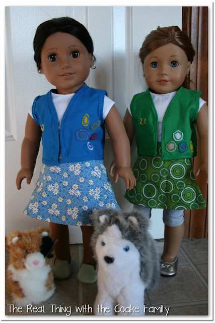 Free American Girl Doll Patterns to make a Girl Scout uniform for your dolls. #sewing #AmericanGirl #GirlScouts