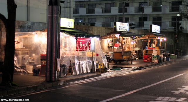 Calle de yatai ambulantes en el barrio Nagahma de Fukuoka