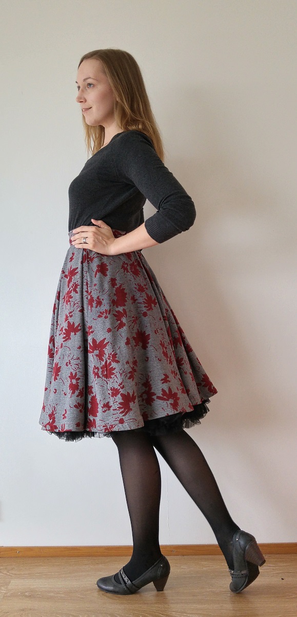 Sew Scoundrel: A circle skirt that's also pleated (a kind of a