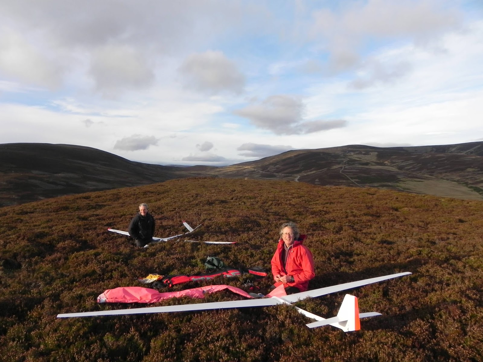 THE OH NO NOT ANOTHER HILL TO CLIMB HIGHLAND GLIDING CLUB Gliding in