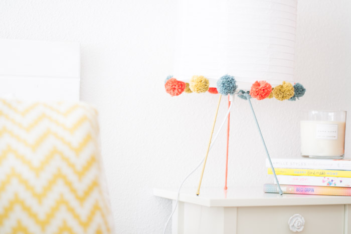 Lámpara con pompones diy