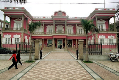 Governo de Macau apela a patriotismo e solidariedade para "ultrapassar dificuldades" em 2016