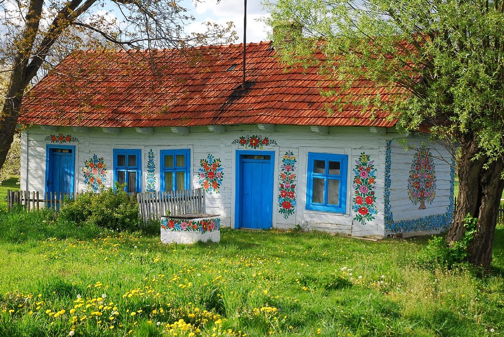  Un lien à visiter :  HOME & GARDEN: Zalipie : un village coloré en Pologne(reçu de Josie) Zalipie