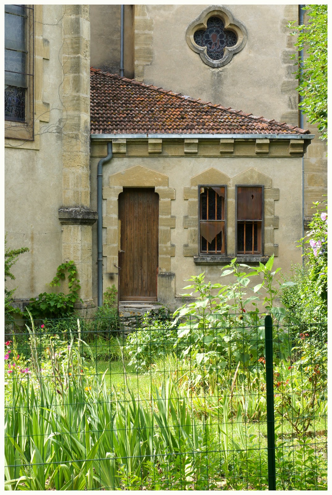CERGIPONTIN Le jardin de curé the Vicarage Garden