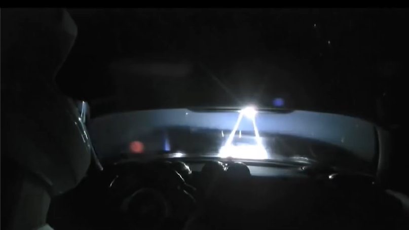 Avvistamento UFO in orbita durante il streaming live di Starman al volante della Tesla Roadster