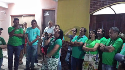 Candidato a vereador Bigode discursa para moradores do porto de São Pedro