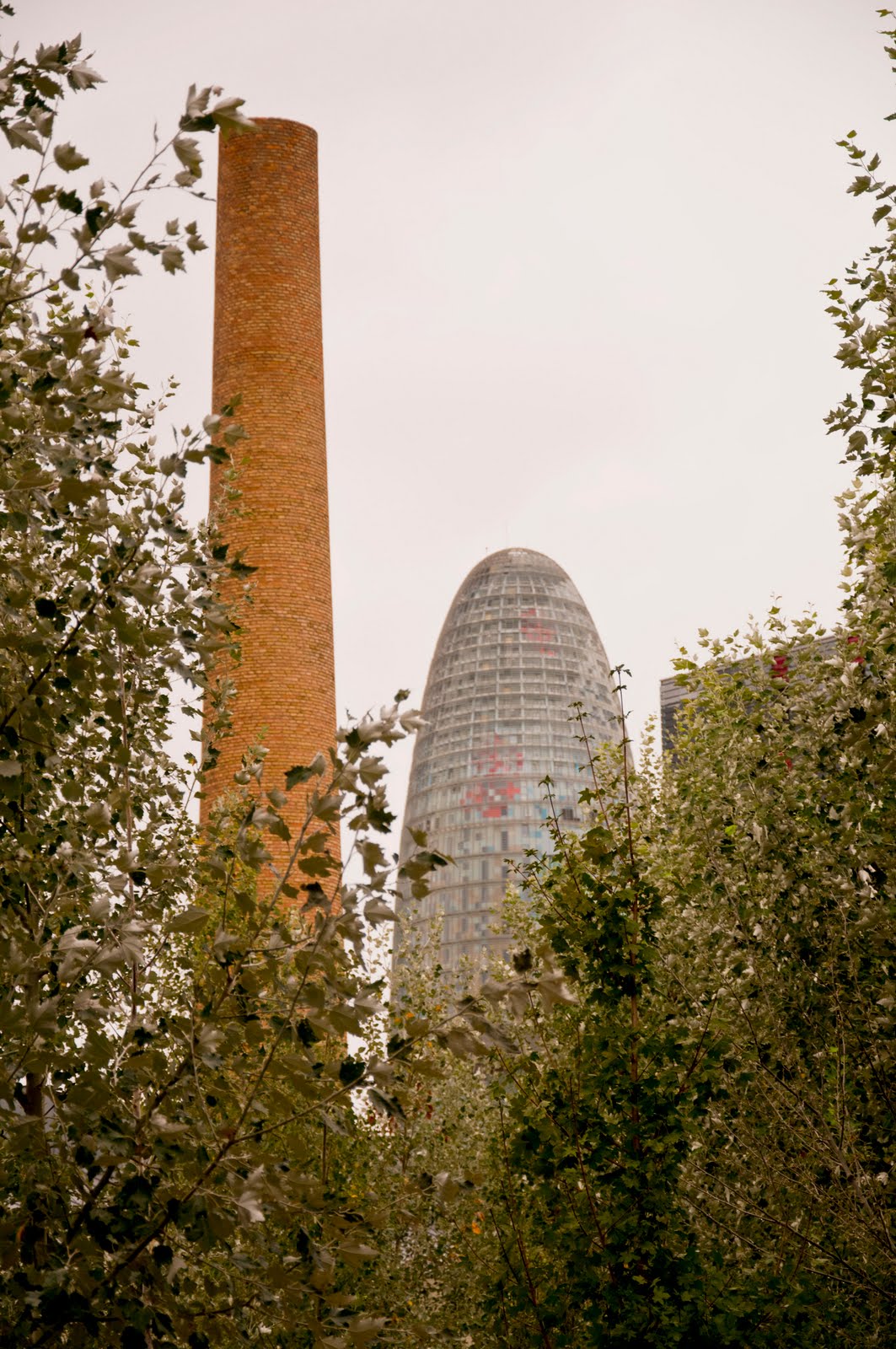 FOTO-VIVA: chimenea y torre AGBA (BCN)