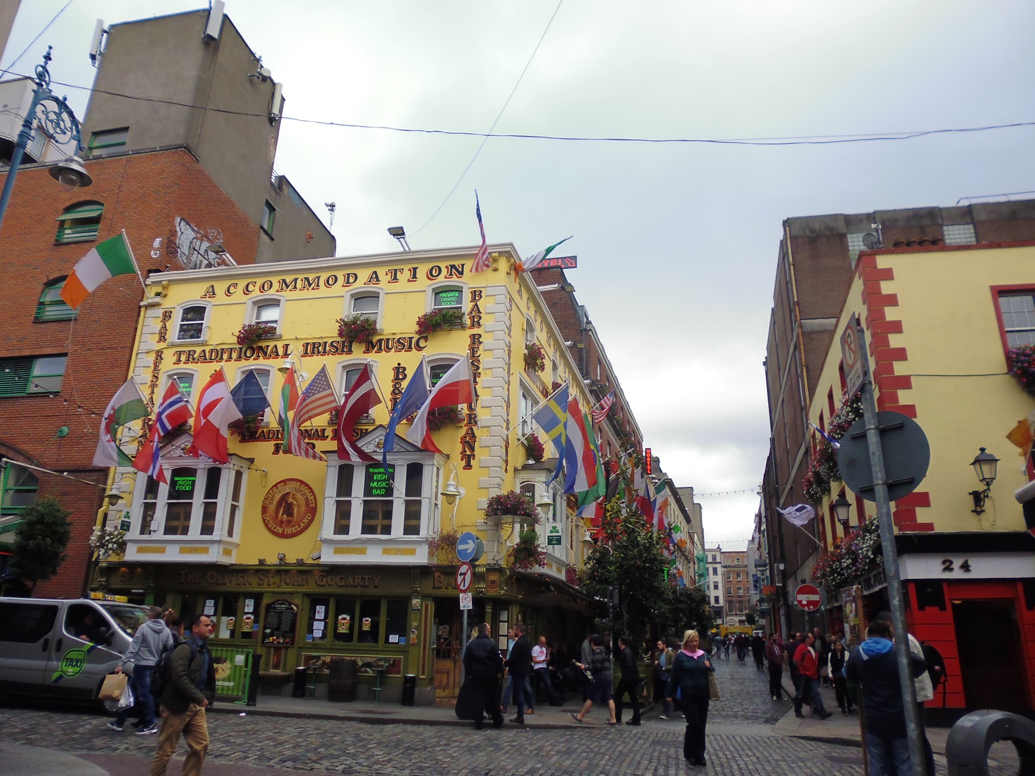 Temple Bar en Dublín (Irlanda) (@mibaulviajero)