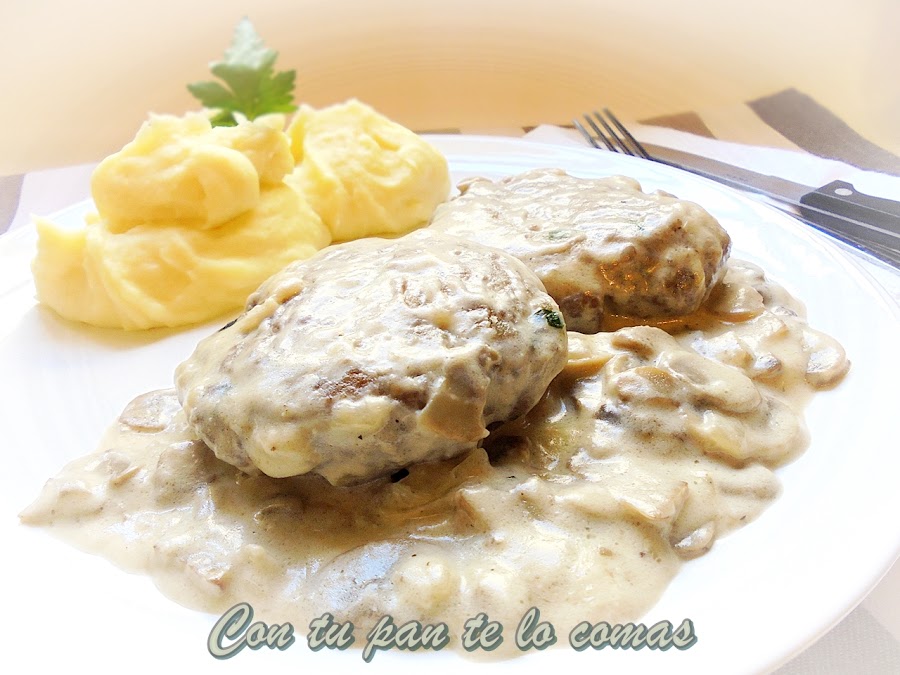 Filetes rusos con salsa de champiñones