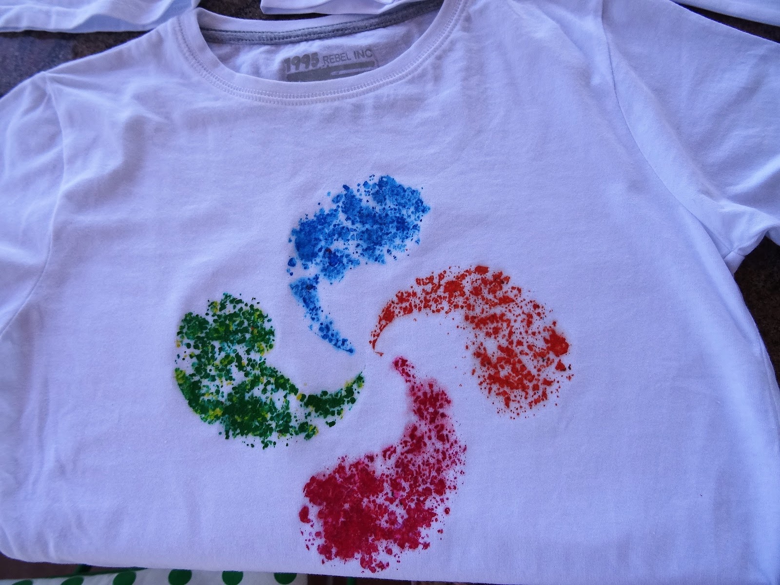 Un Hogar para mis DIY: Camisetas decoradas con ceras