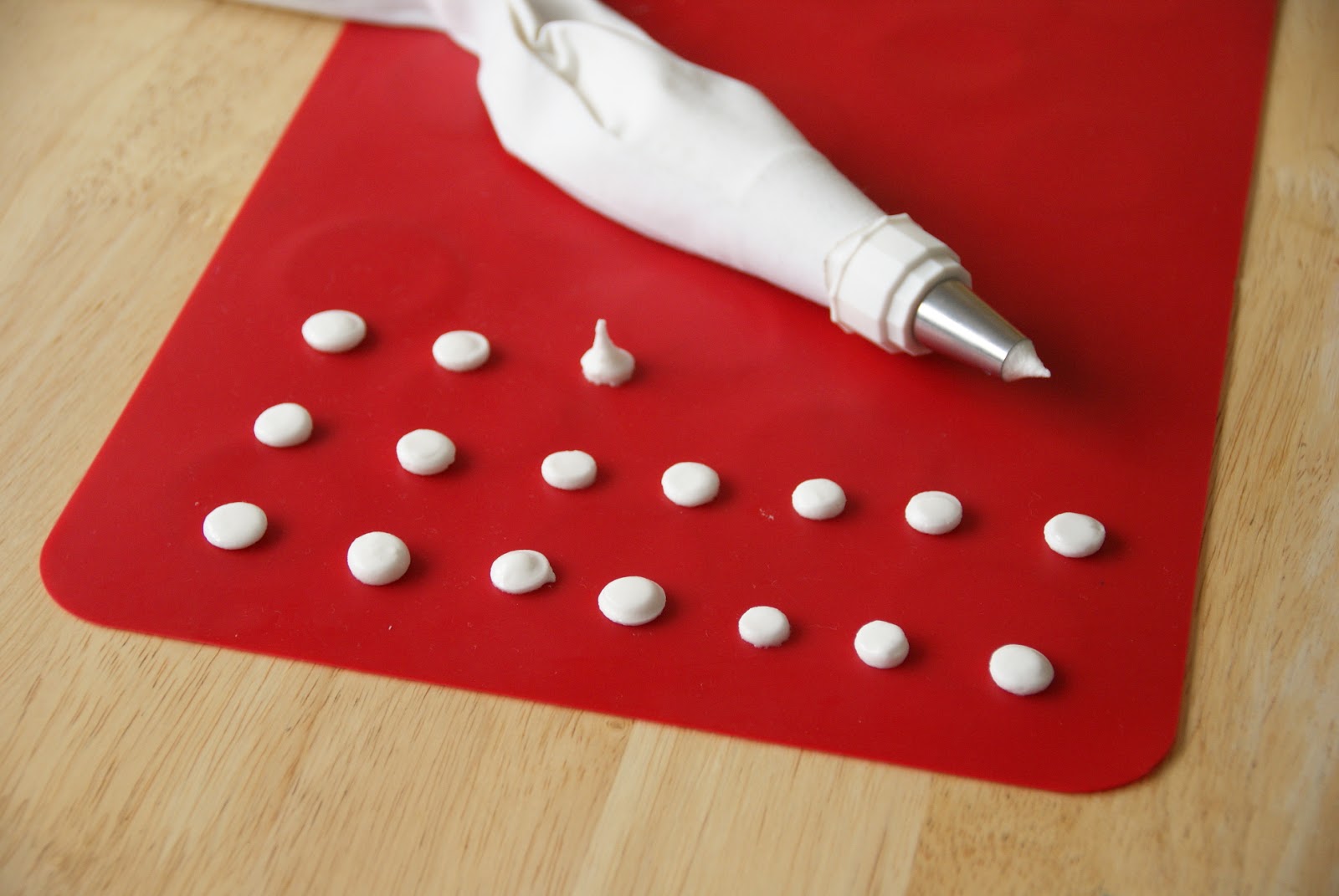 Halloween Monster Eye Cookies + Candy Eye Tutorial A Blackbird's