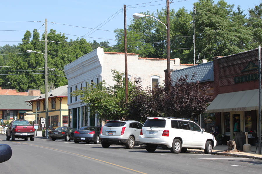 Miss Phoebe's Perch In Historic Saluda, NC