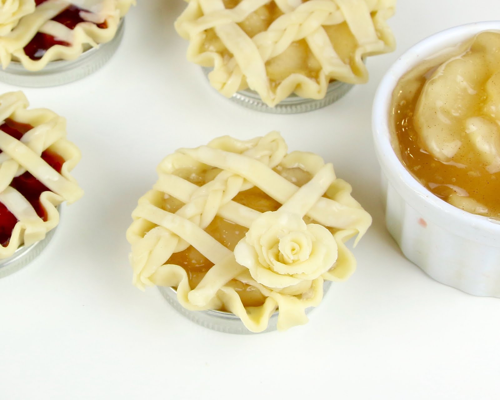 {VIDEO} Mini Pies (How to make pies in mason jar lids) The Lindsay Ann