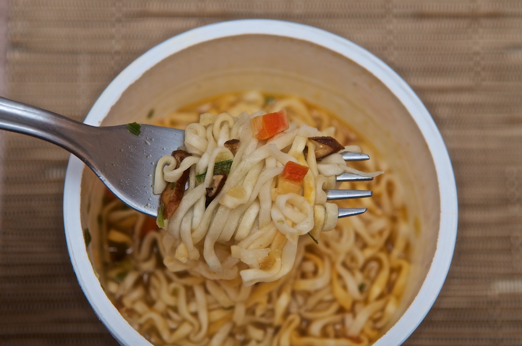 Nouilles Japonaises Saveur Poulet Teriyaki 350ml 67g Par Nissin