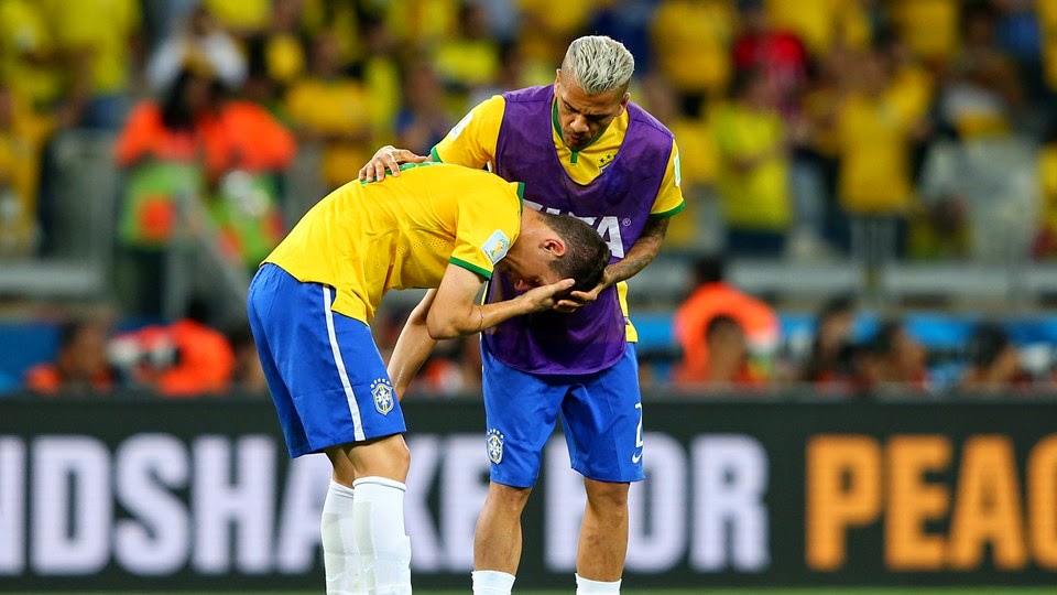 Германия 1 июля. Бразилия Германия 1-7. Бразилия Германия 1-7 матч. Алвес 2014 Бразилия. ЧМ 2014 Германия Бразилия 7:1.