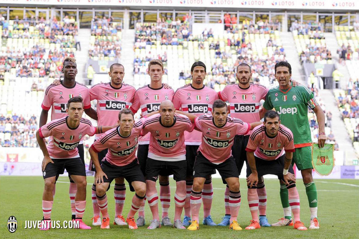 Pretty in Pink - Juventus 15-16 Away Kit - On-Pitch Debut ...