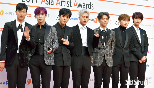 오늘자 AAA 시상식 레드카펫 몬스타엑스.jpg | 인스티즈