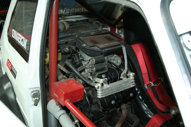 Kamuflaz Nieistotny Bogaty Czlowiek Maluch Z Silnikiem Hondy Rdza Zloto Lawka