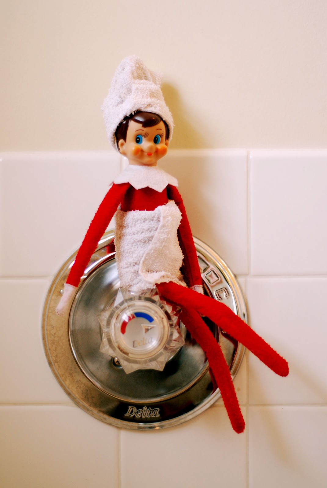 Cherishing the Inbetweens: Elf on the Shelf Day 18: Chippy decided to ...